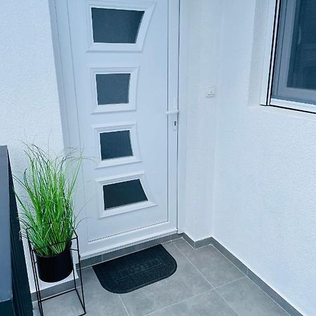Muki Apartments Surčin Exterior foto